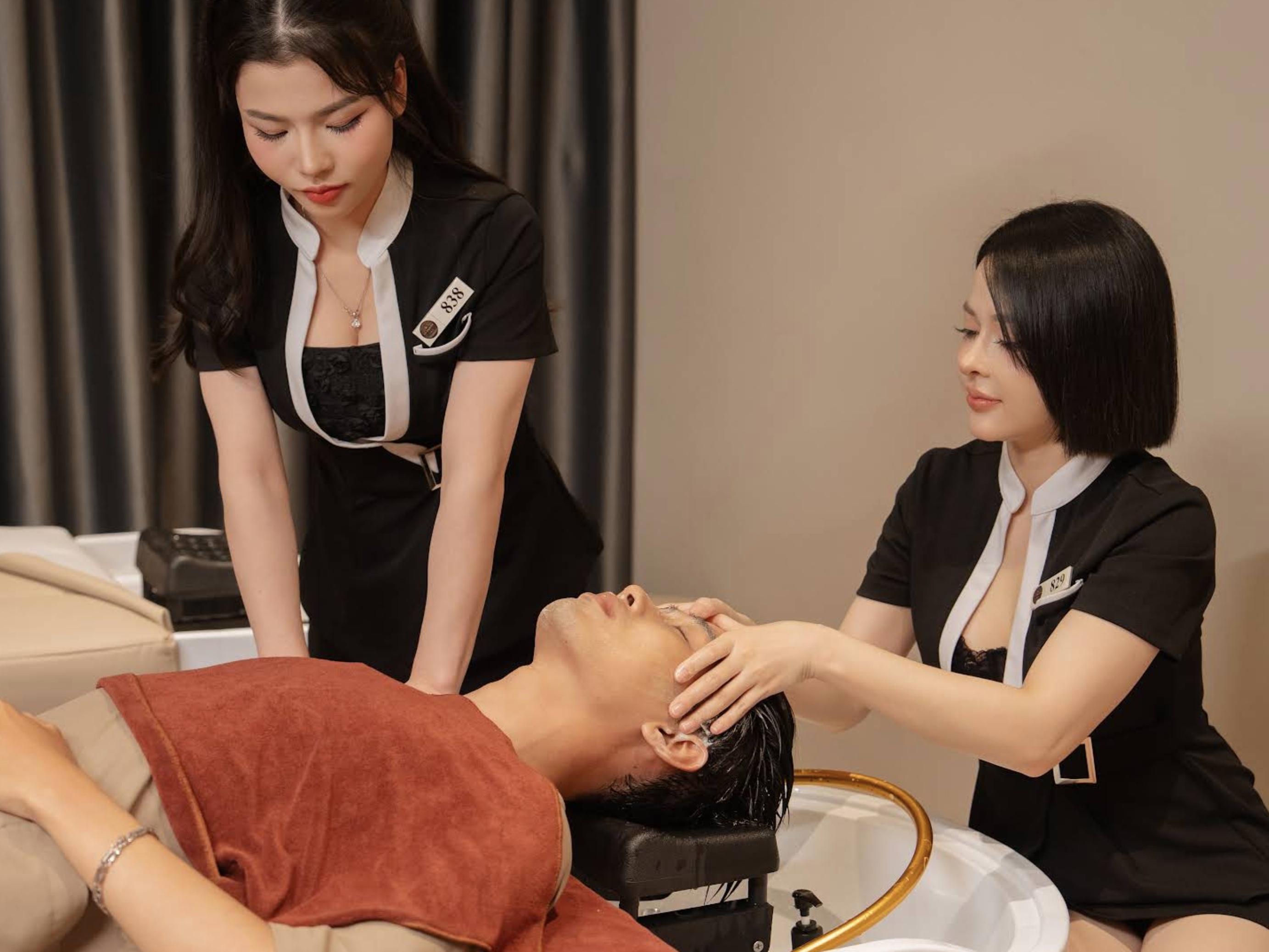 【好店推荐】胡志明帝王洗头连锁店：VVIP 无敌 & VVIP 天王 | 嘿胖夜游-泰国越南暗黑团夜生活红灯区