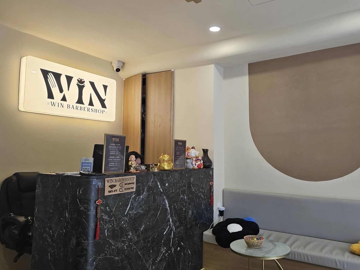 【好店推荐】胡志明新晋帝王洗头店：Win Barbershop | 嘿胖夜游-泰国越南暗黑团夜生活红灯区